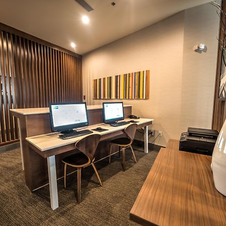 Holiday Inn Express & Suites - West Edmonton-Mall Area By Ihg Экстерьер фото