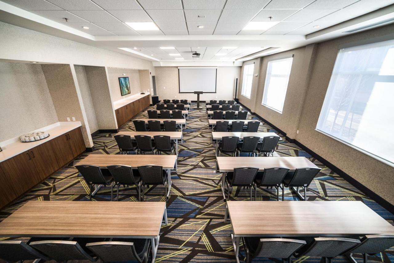 Holiday Inn Express & Suites - West Edmonton-Mall Area By Ihg Экстерьер фото
