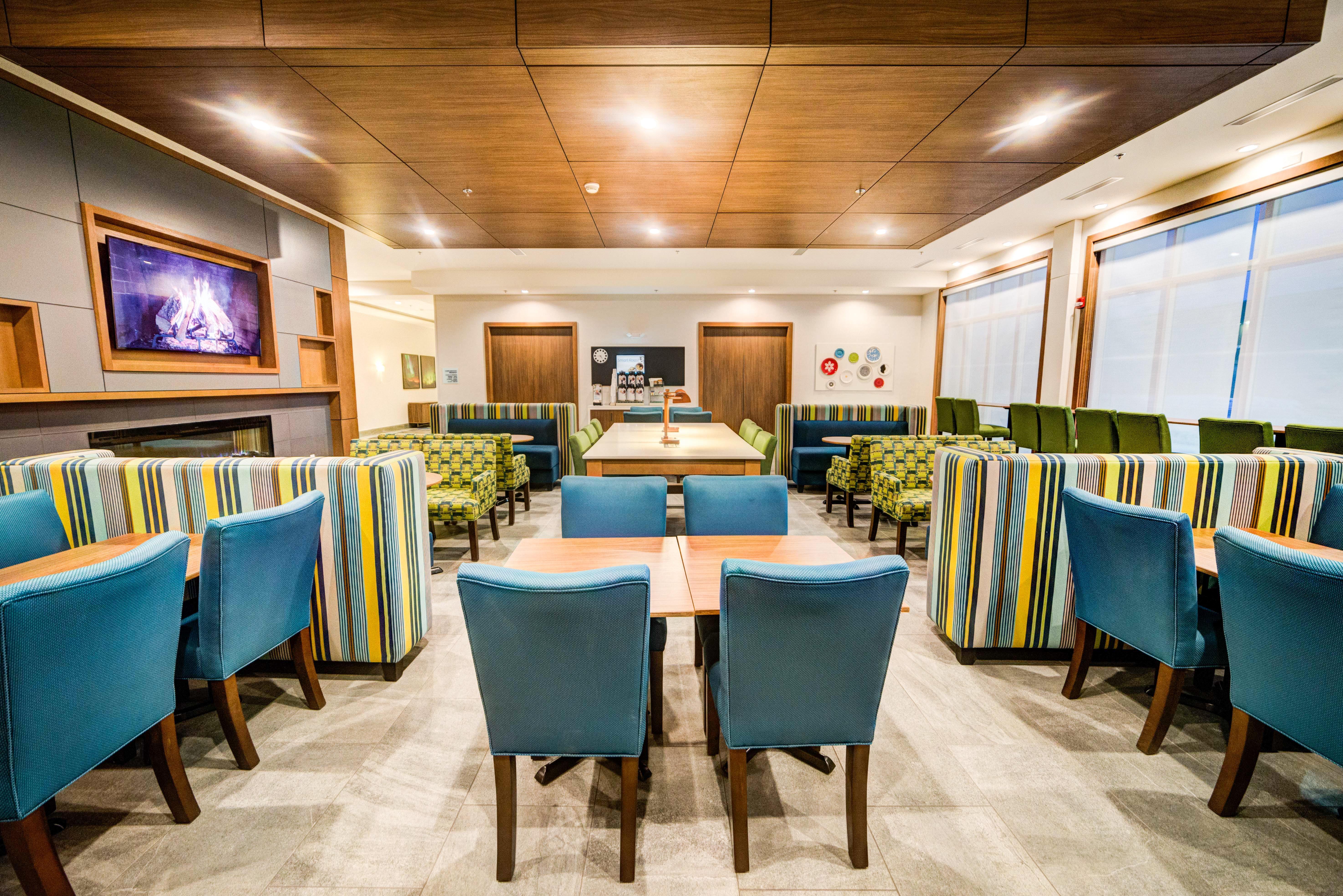 Holiday Inn Express & Suites - West Edmonton-Mall Area By Ihg Экстерьер фото